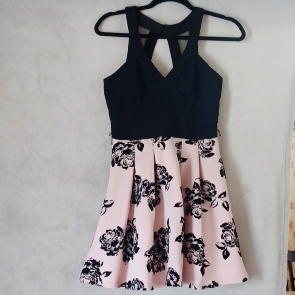 Crystal Doll  Dress Women's  Floral Pink & Black Size 7 Fit & Flare.